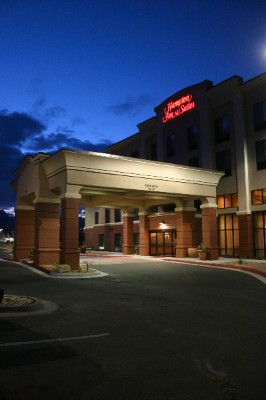 Hampton Inn & Suites - 