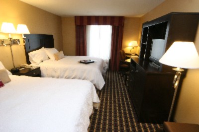 Hampton Inn & Suites - 
