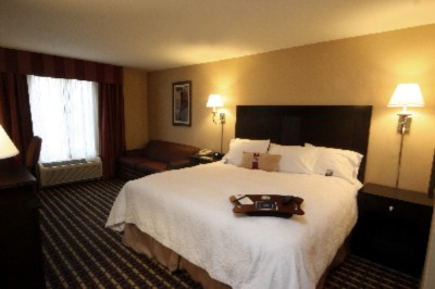 Hampton Inn & Suites - 