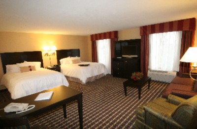 Hampton Inn & Suites - 