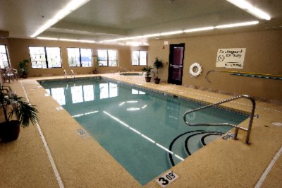 Hampton Inn & Suites - 