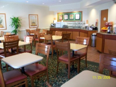 Fairfield Inn & Suites Tampa North - Complimentary Breakfast