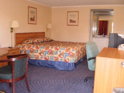 Knights Inn Toledo West - 