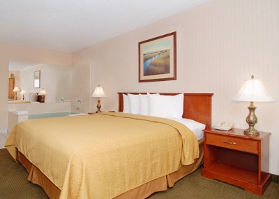 Quality Inn & Suites - King Mini Suite With Jacuzzi