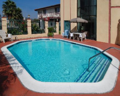 Quality Inn & Suites - Outdoor Heated Pool