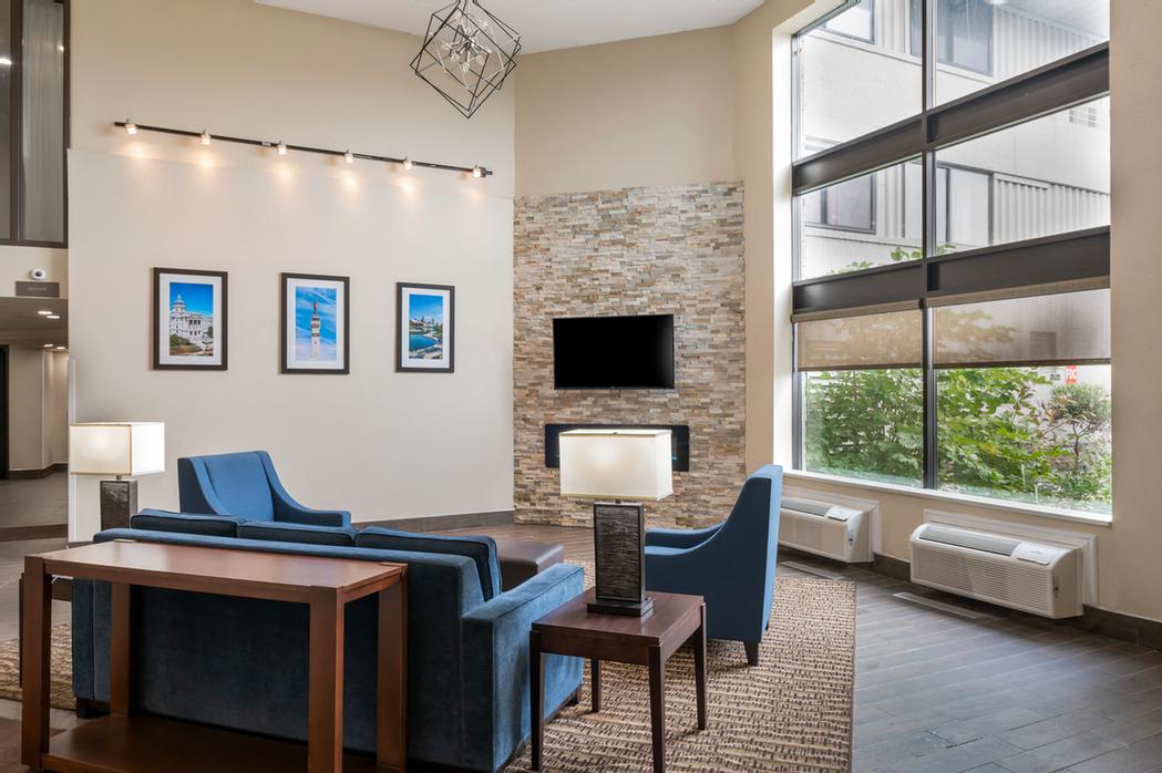 Comfort Inn & Suites North at the Pyramids