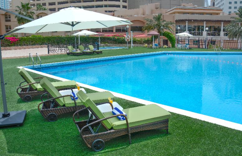 Crowne Plaza Bahrain - Swimming Pool