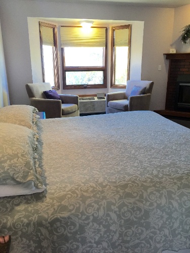 Hilltop Inn Guest House & Suites - 