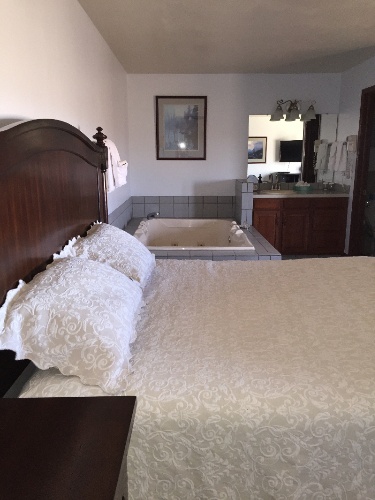 Hilltop Inn Guest House & Suites - 