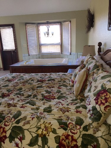 Hilltop Inn Guest House & Suites - 