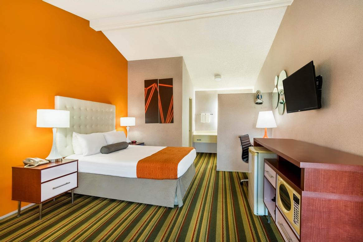 Ramada Limited Airport North - Single Queen Bed