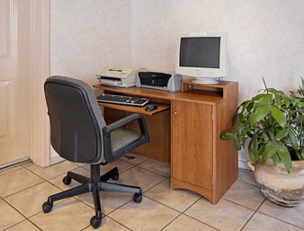 Ramada Limited Airport North - Business Center