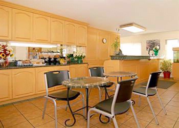 Rodeway Inn - 