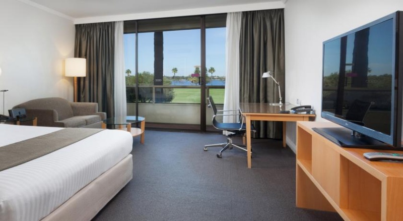 Crowne Plaza Perth - Dining