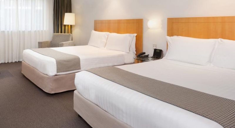 Crowne Plaza Perth - Guest Room