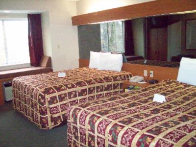 Microtel Inn Newport News - Double Queen Room