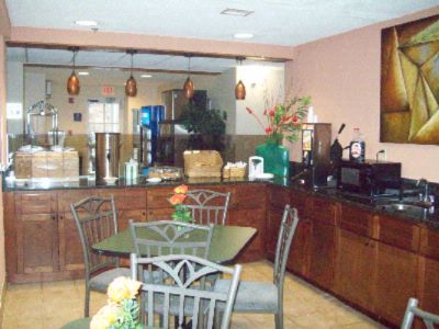 Microtel Inn Newport News - Breakfast Area