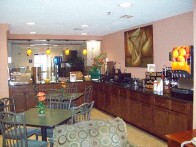 Microtel Inn Newport News - Breakfast Area 2