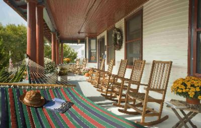 Candlelight Inn - Candlelight Inn Porch