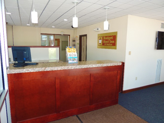 Howard Johnson Inn - Lobby