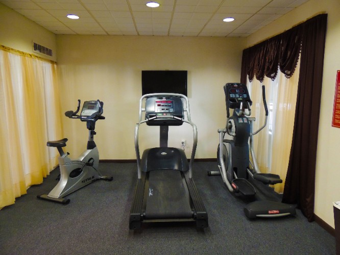 Howard Johnson Inn - Indoor Heated Pool