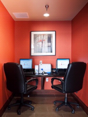 Holiday Inn Express - 