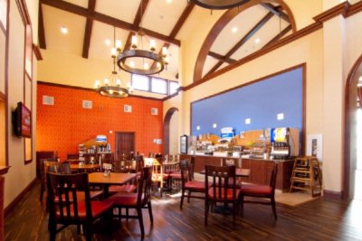 Holiday Inn Express - 