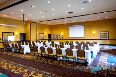 Holiday Inn Express - 