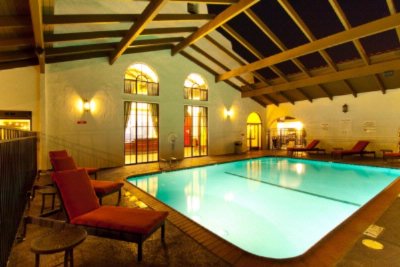 Holiday Inn Express - 