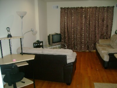 Eaglestay - Apt. A Living Room