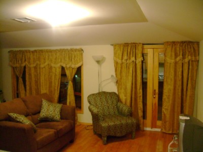 Eaglestay - Apt. B Living Room / Balcony