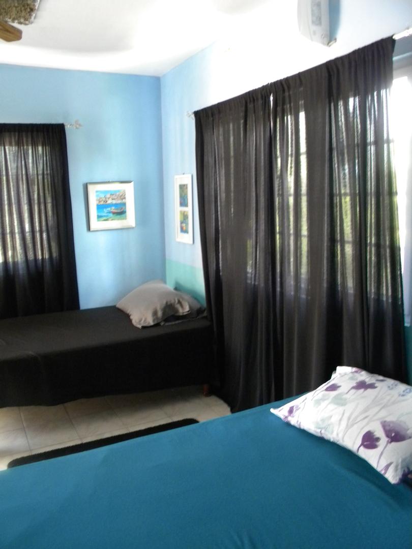 Tropical Breeze - Bedroom