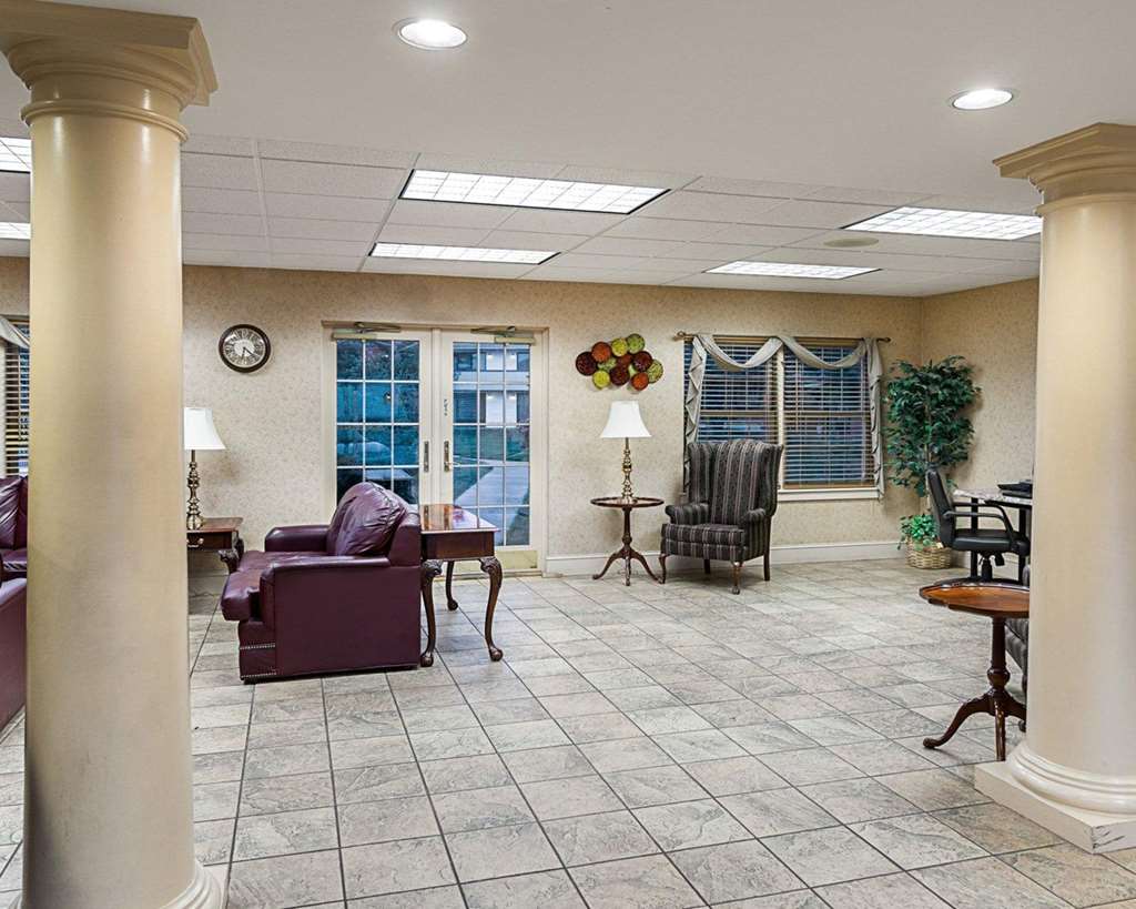 Quality Inn & Suites Skyways - Standard Room With Double Beds