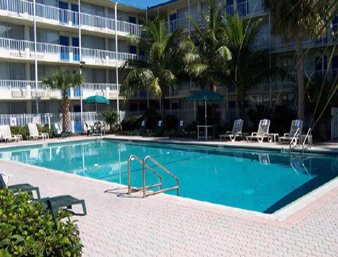 Howard Johnson Kissimmee Heritage Park - Outdoor Pool