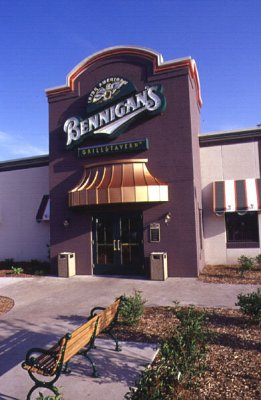 Best Western Hotel & Conference Center / Airport - Attached Is Bennigan's Irish American Restaurant