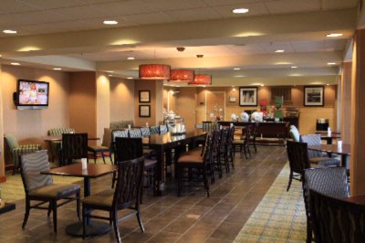 Hampton Inn Las Vegas North Speedway - Hampton Breakfast Area With Community Seating.