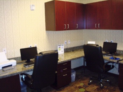 Holiday Inn Express Clovis - Business Center Available To All Guests Complimentary.