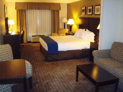 Holiday Inn Express Clovis - King Suite Spacious Roomy Chic.