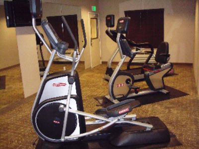 Holiday Inn Express Clovis - Fitness Center Featuring Individaul Tv Monitors On Each Piece Of Equipment.