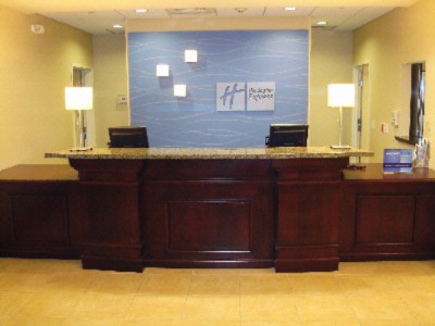Holiday Inn Express Clovis - Front Desk