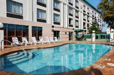 Wingate by Wyndham Tampa Near Usf / Busch Gardens - 
