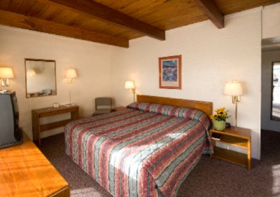 Lamplighter Inn - Room With One King Bed