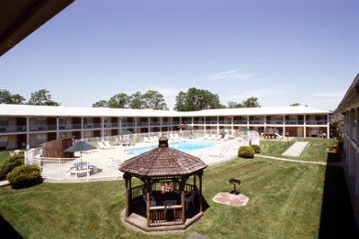 Crystal Inn - Gazebo And Bbq Grill
