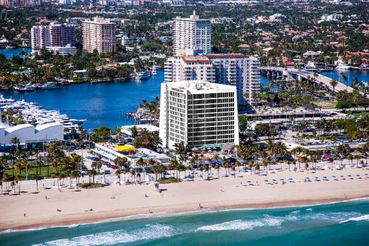 Courtyard by Marriott Fort Lauderdale Beach - 