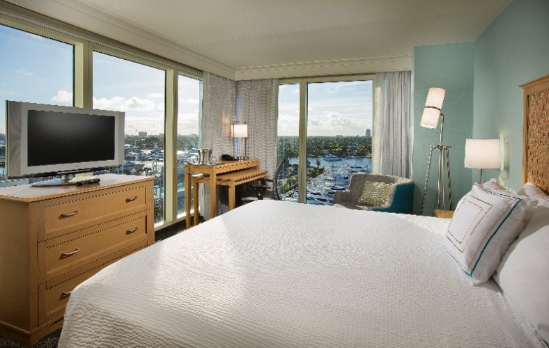 Courtyard by Marriott Fort Lauderdale Beach - 