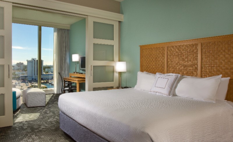 Courtyard by Marriott Fort Lauderdale Beach - 