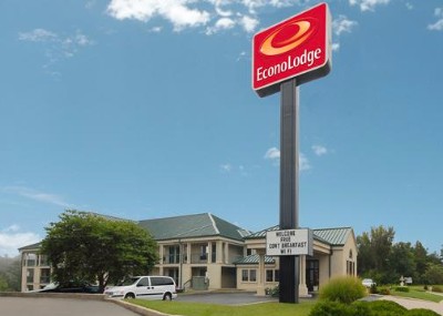Econo Lodge - 