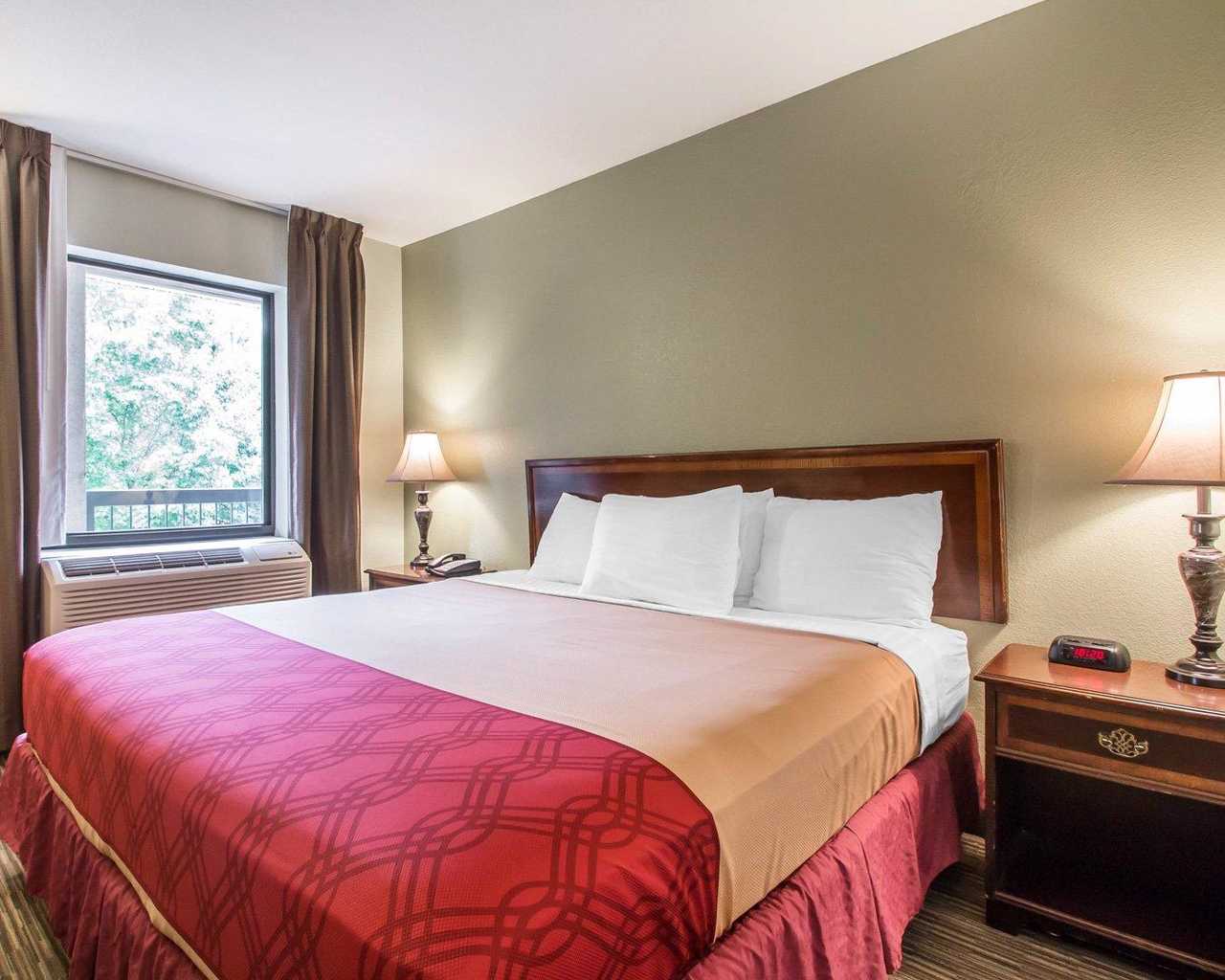 Econo Lodge - 
