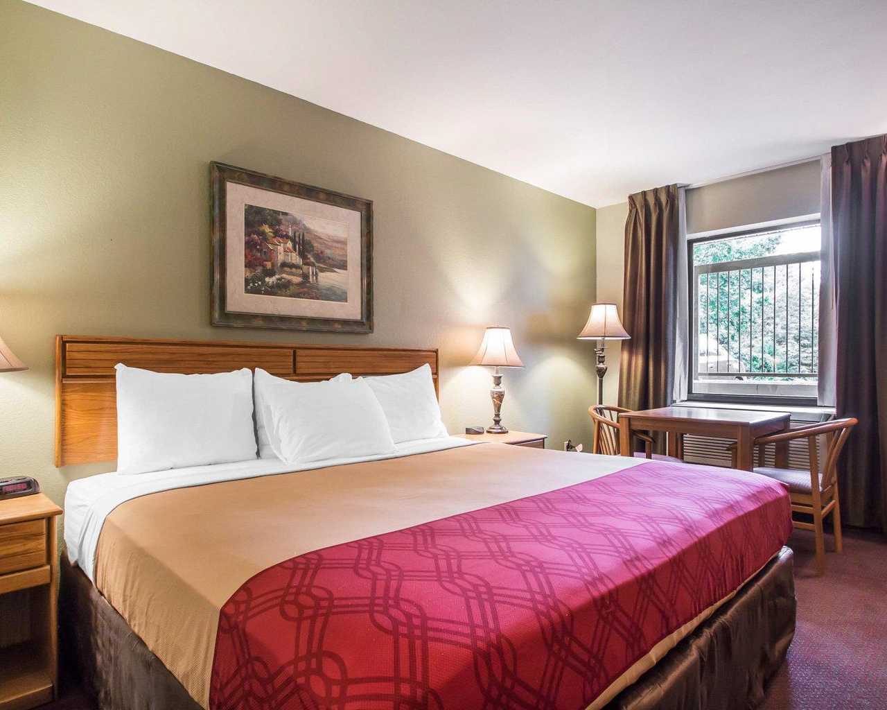 Econo Lodge - 
