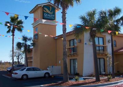 Quality Inn & Suites - Hotel Exterior